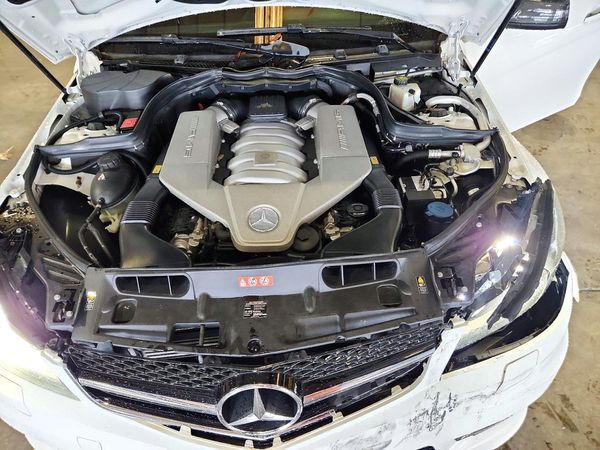 2014 MERCEDES-BENZ C-CLASS C63 AMG — Engine bay