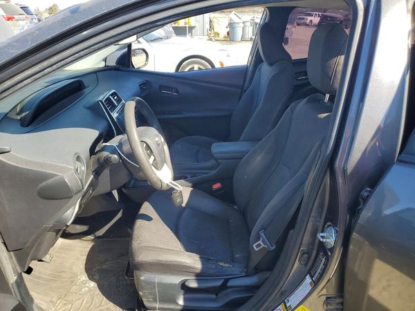 2017 TOYOTA PRIUS — DENT