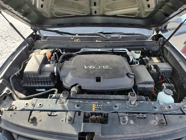 2017 CHEVROLET COLORADO Work Truck — Engine bay