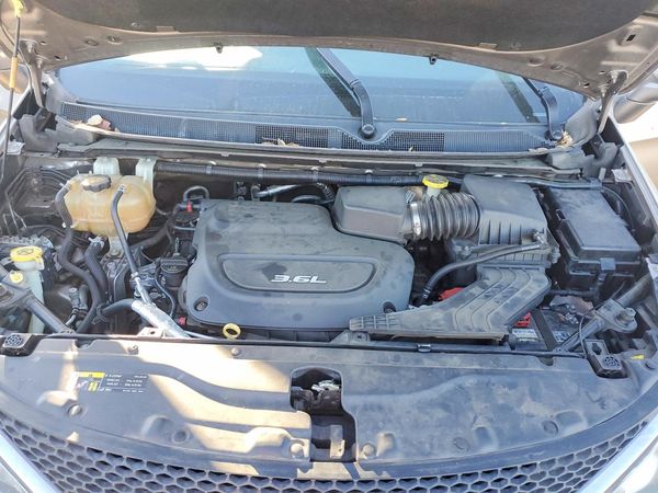 2017 CHRYSLER PACIFICA Limited — Engine bay