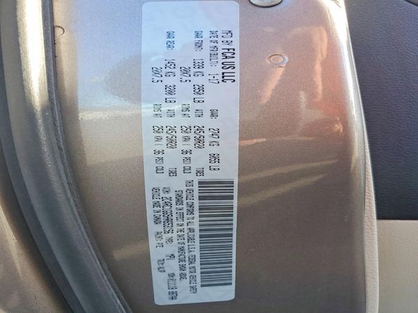 2017 CHRYSLER PACIFICA Limited — VINS