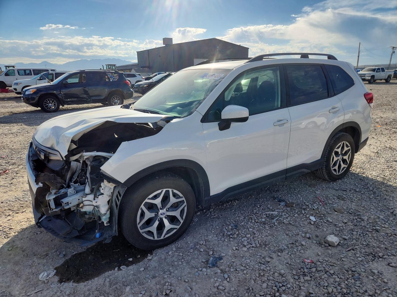 2021 SUBARU FORESTER Premium — Front 3/4