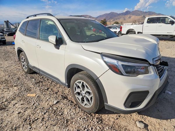 2021 SUBARU FORESTER Premium — Passenger 3/4