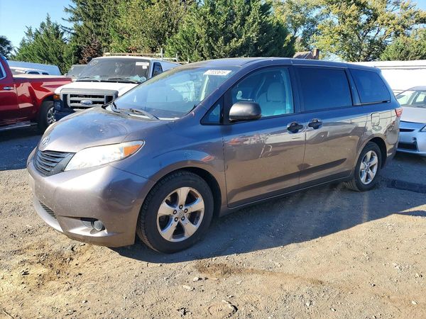 2015 TOYOTA SIENNA — DSFA — Front 3/4