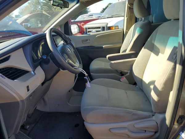 2015 TOYOTA SIENNA — DENT