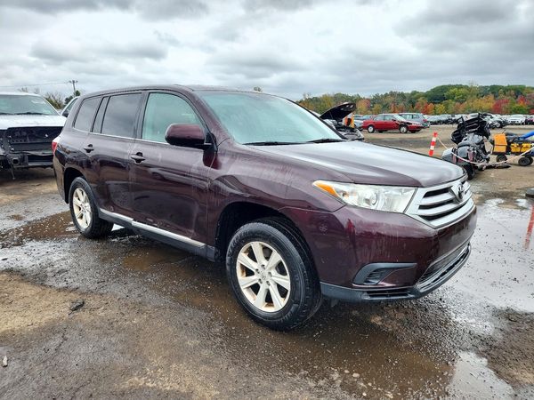 2013 TOYOTA HIGHLANDER Base/Hybrid — Passenger 3/4