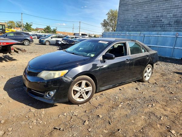 2013 TOYOTA CAMRY — Front 3/4
