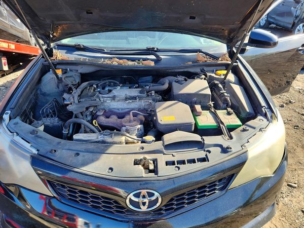 2013 TOYOTA CAMRY — Engine bay