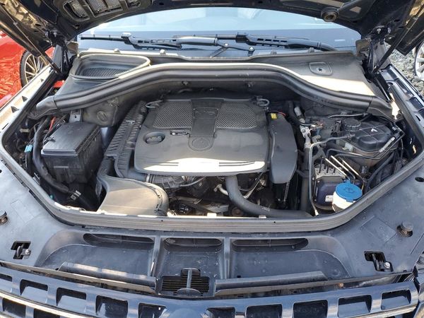 2014 MERCEDES-BENZ ML ML350 4-MATIC — Engine bay