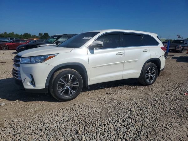 2017 TOYOTA HIGHLANDER — DSFA — Front 3/4