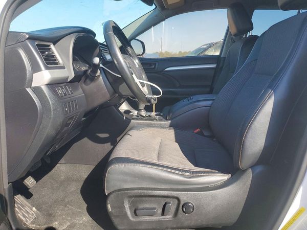 2017 TOYOTA HIGHLANDER LE/LE Plus — DENT