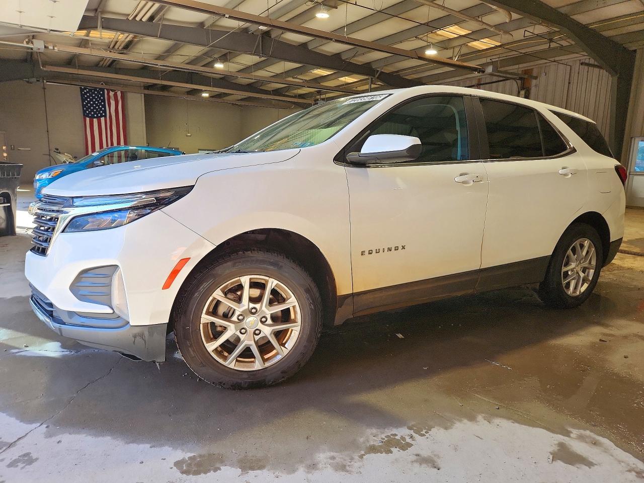 2022 CHEVROLET EQUINOX LT (1LT) — Front 3/4