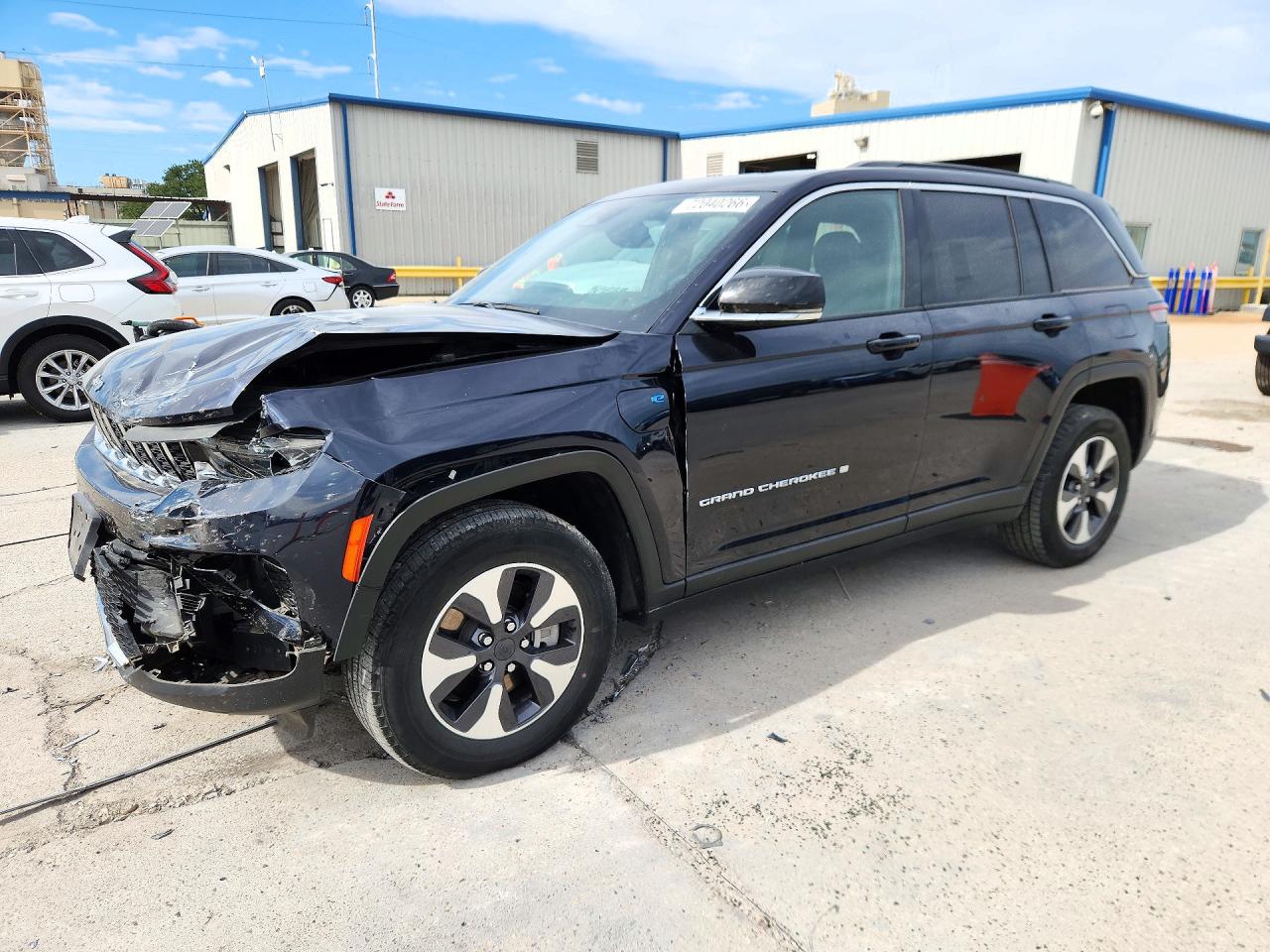 2024 JEEP CHEROKEE Limited 4XE — Front 3/4