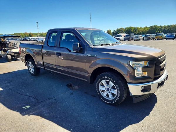 2017 FORD F150 SuperCab — Passenger 3/4