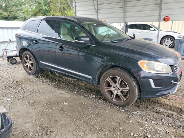 2015 VOLVO XC60 Platinum (non R design) — Passenger 3/4