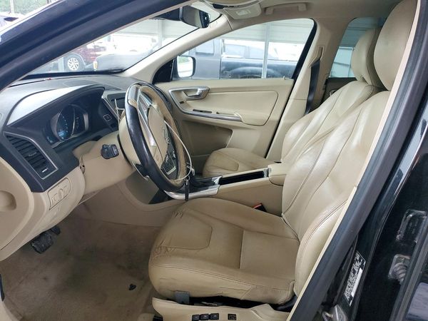 2015 VOLVO XC60 Platinum (non R design) — DENT