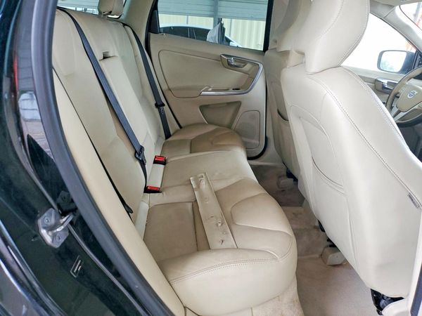 2015 VOLVO XC60 Platinum (non R design) — PSRS