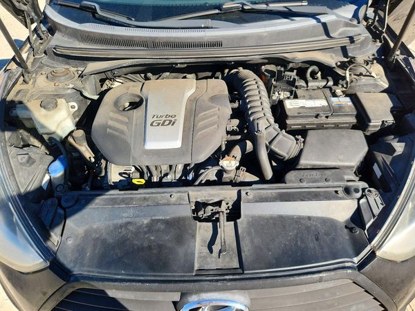 2013 HYUNDAI VELOSTER — Engine bay