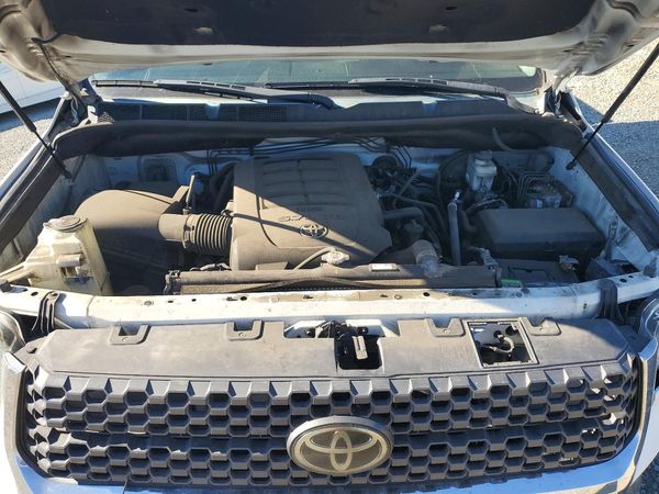 2020 TOYOTA TUNDRA SR5 Grade — Engine bay