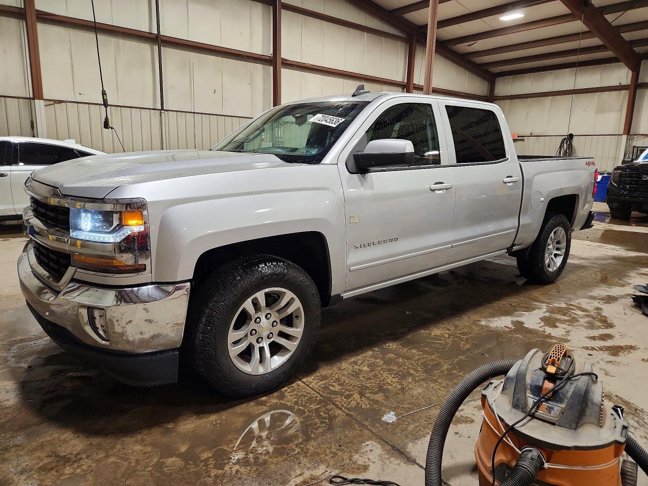 2018 CHEVROLET SILVERADO LT — Front 3/4