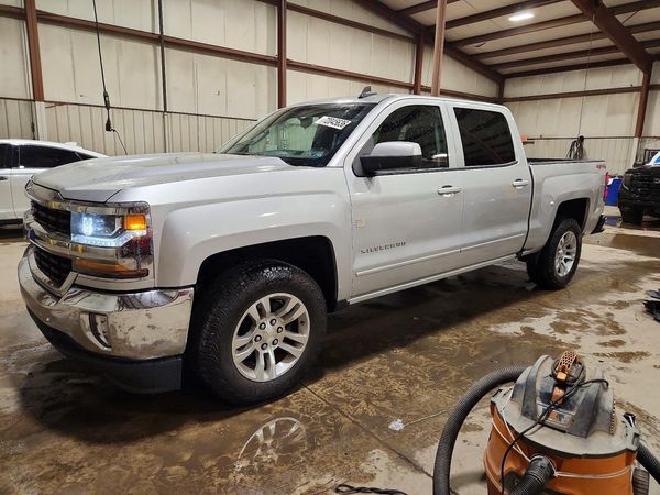 2018 CHEVROLET SILVERADO LT — Front 3/4