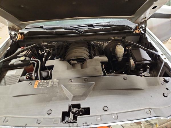 2018 CHEVROLET SILVERADO LT — Engine bay