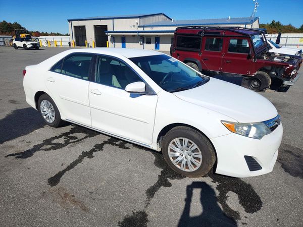 2013 TOYOTA CAMRY — Passenger 3/4