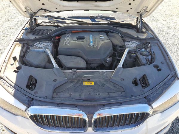 2018 BMW 5 SERIES — Engine bay