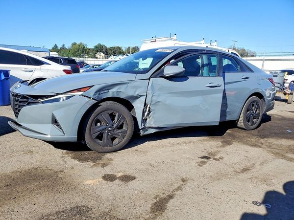 2022 HYUNDAI ELANTRA SEL w/ Convenience Pkg — Front 3/4