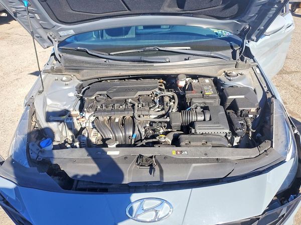 2022 HYUNDAI ELANTRA SEL w/ Convenience Pkg — Engine bay
