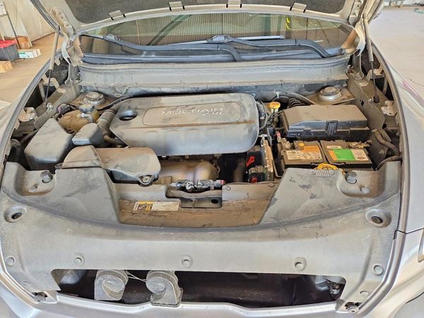 2014 JEEP CHEROKEE Limited — Engine bay