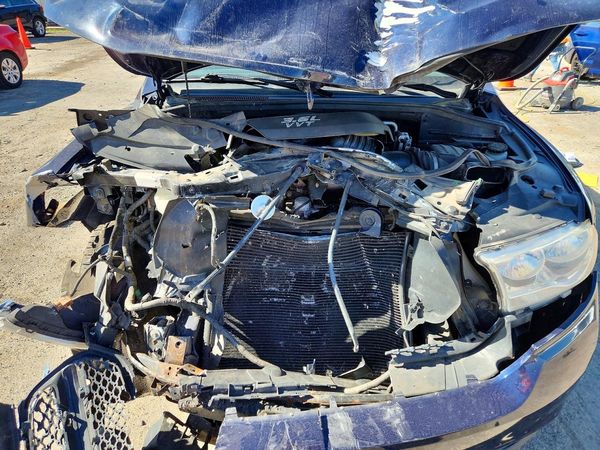 2012 DODGE DURANGO SXT — Engine bay