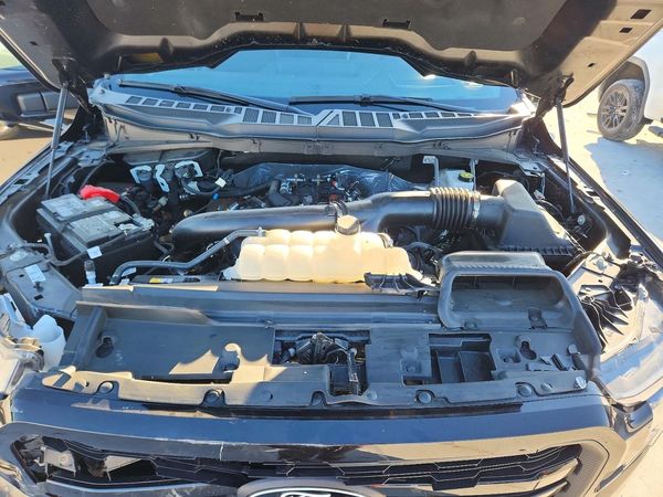 2025 FORD F150 Lariat — Engine bay