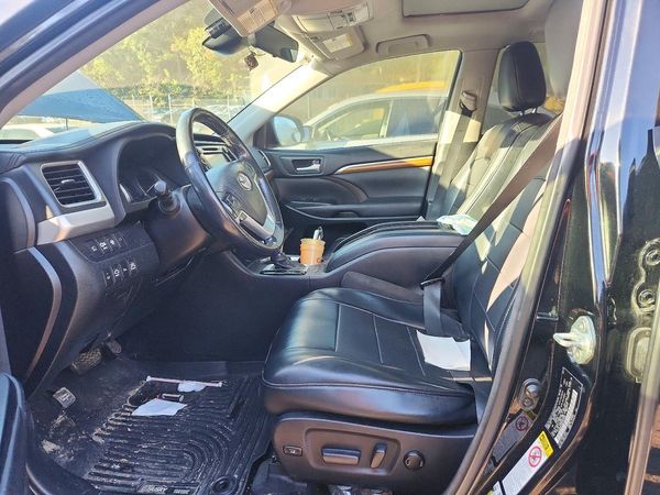 2017 TOYOTA HIGHLANDER Ltd/Ltd Platinum Hybrid — DENT
