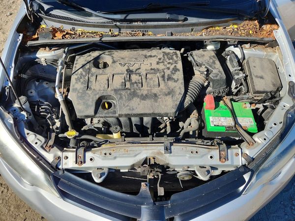 2014 TOYOTA COROLLA L/LE — Engine bay