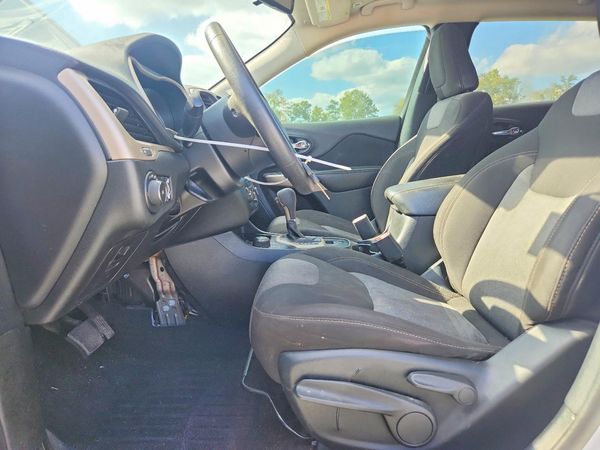 2018 JEEP CHEROKEE — DENT