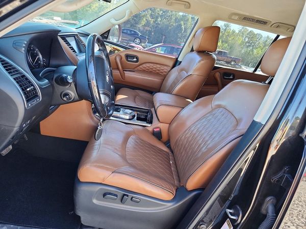 2018 INFINITI QX80 — DENT