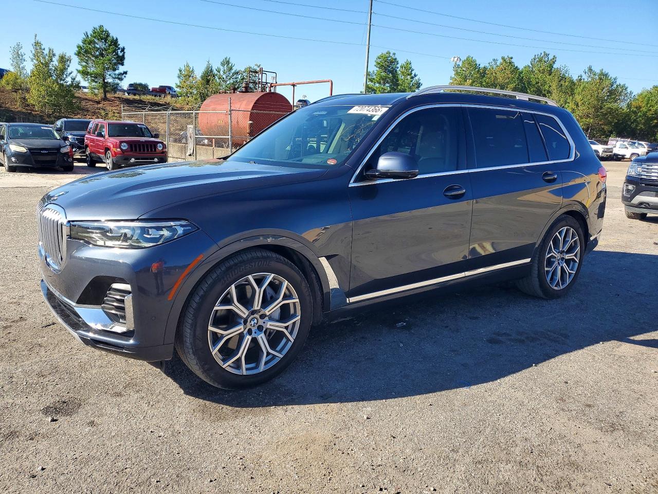 2020 BMW X7 xDrive40i — Front 3/4
