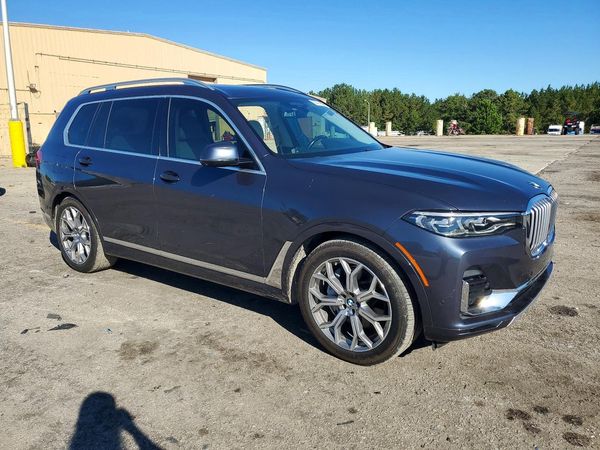 2020 BMW X7 xDrive40i — Passenger 3/4