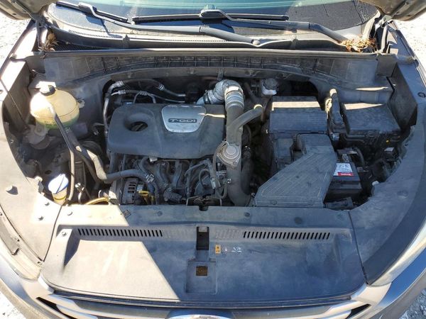 2017 HYUNDAI TUCSON — Engine bay