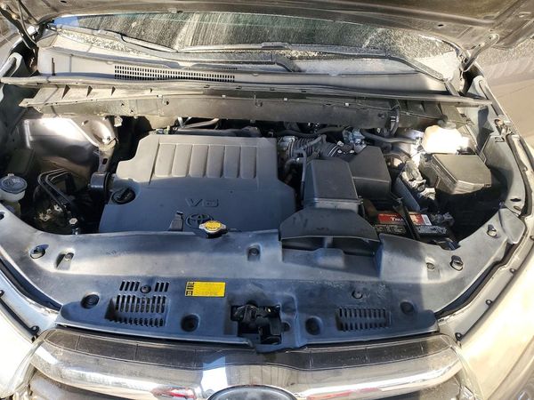 2015 TOYOTA HIGHLANDER Base/Hybrid — Engine bay