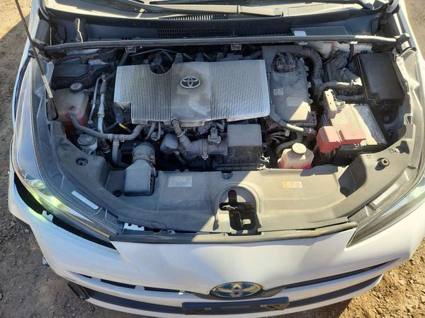 2020 TOYOTA PRIUS — Engine bay