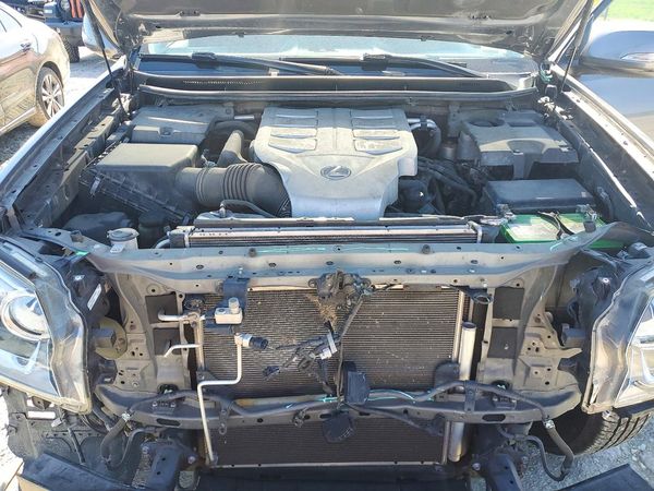 2017 LEXUS GX 460 — Engine bay