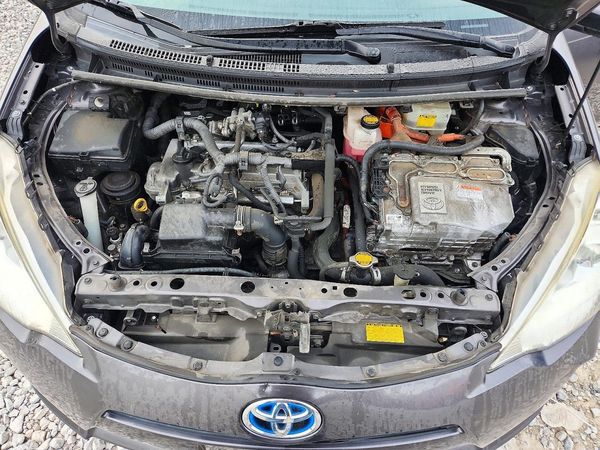 2012 TOYOTA PRIUS — Engine bay