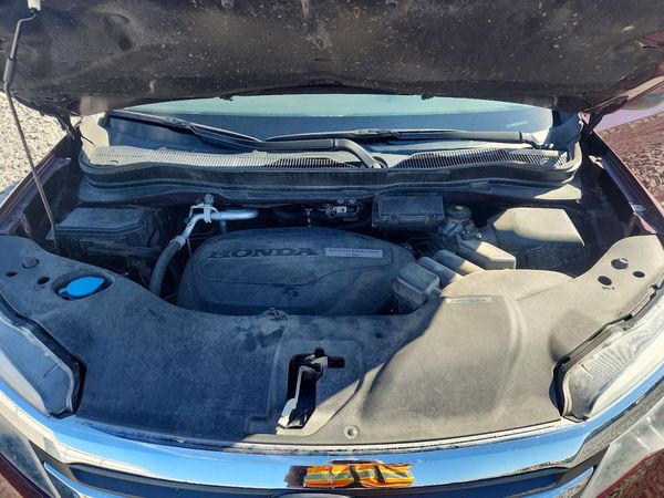 2016 HONDA PILOT EXL — Engine bay