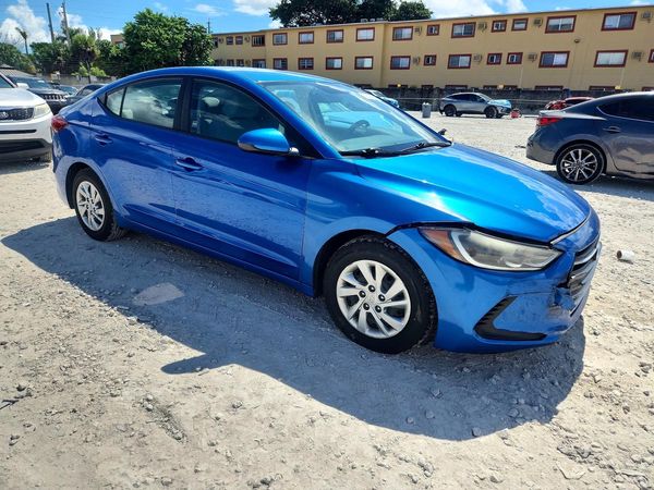 2017 HYUNDAI ELANTRA SE Base — Passenger 3/4