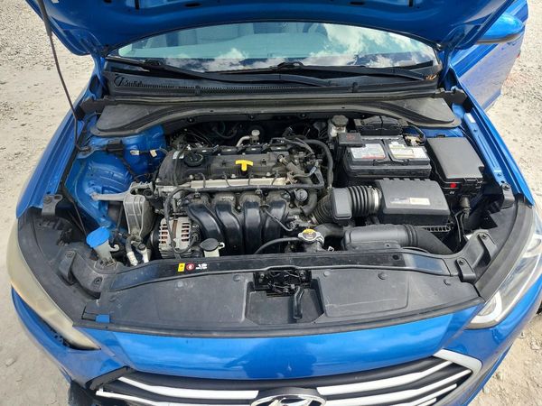 2017 HYUNDAI ELANTRA SE Base — Engine bay