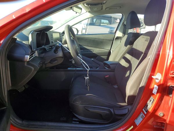 2022 HYUNDAI ELANTRA SE — DENT