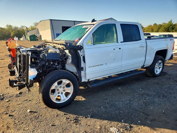 2018 CHEVROLET SILVERADO LT — Front 3/4