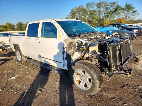 2018 CHEVROLET SILVERADO LT — Passenger 3/4